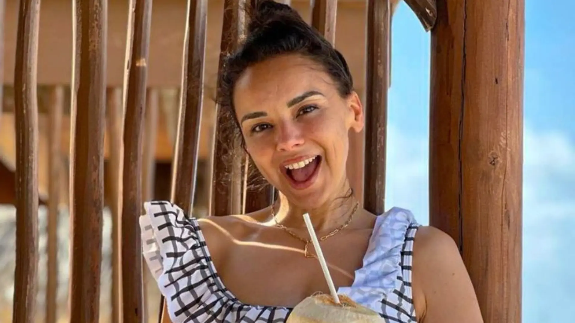 Chenoa Deslumbra Con Su F Sico Tonificado En Un Posado En Bikini Constancia