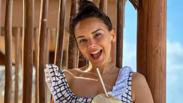 Chenoa Deslumbra Con Su F Sico Tonificado En Un Posado En Bikini Constancia