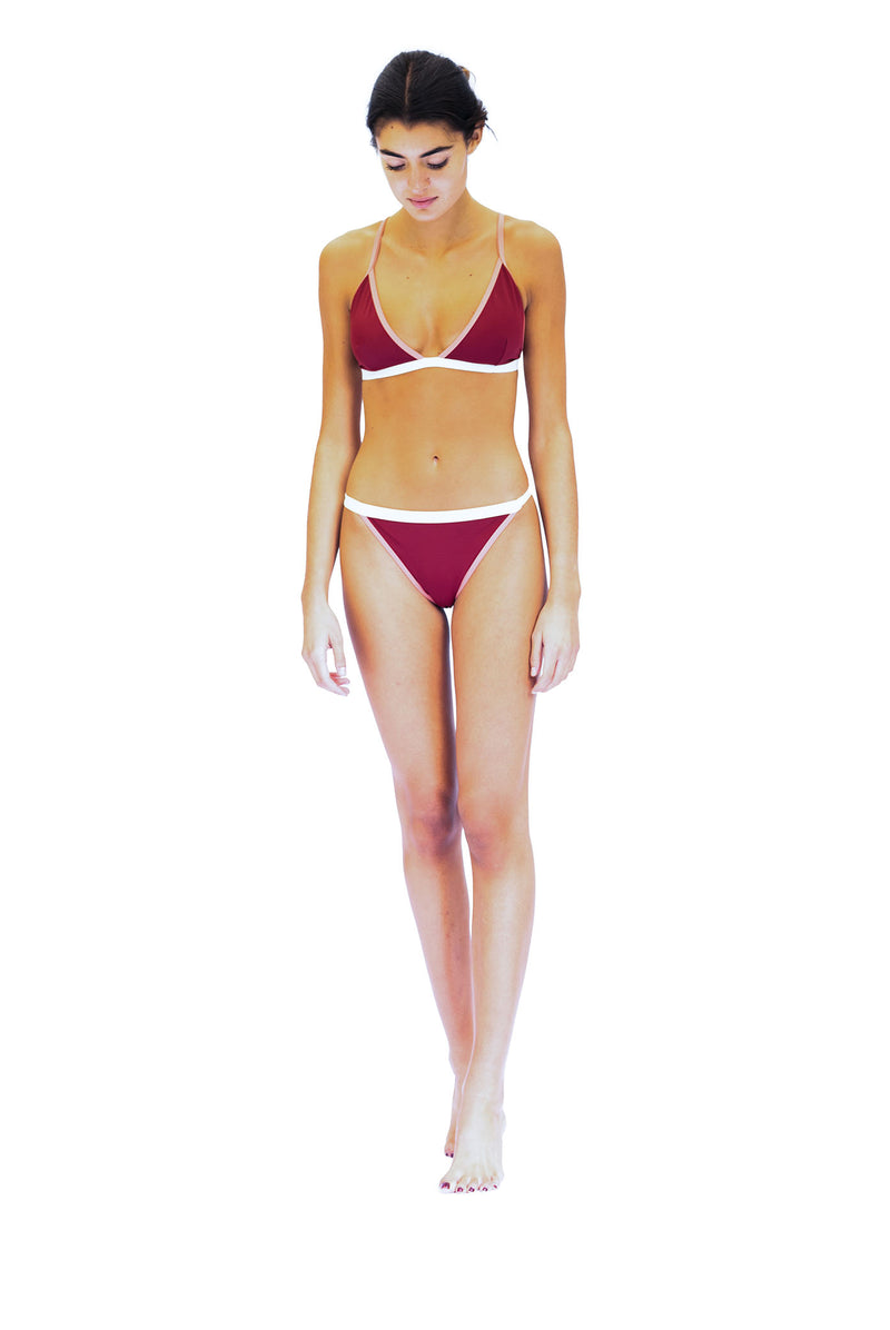 Ester Exp Sito Tiene El Top De Bikini De Tri Ngulo Que M S Favorece Al Pecho