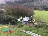 Coche accidentado en Lusa (Castro Urdiales) con dos heridos graves