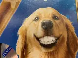 Querer que nuestro perro tenga una buena dentadura es una cosa, pero que la tenga de persona es otra. El diseñador de esta caja de snacks para canes no tuvo su mejor día. (Foto: Reddit / Ok_Limit1971).