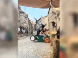 Jaime y Eloy tienen chocan con su "auto loco".