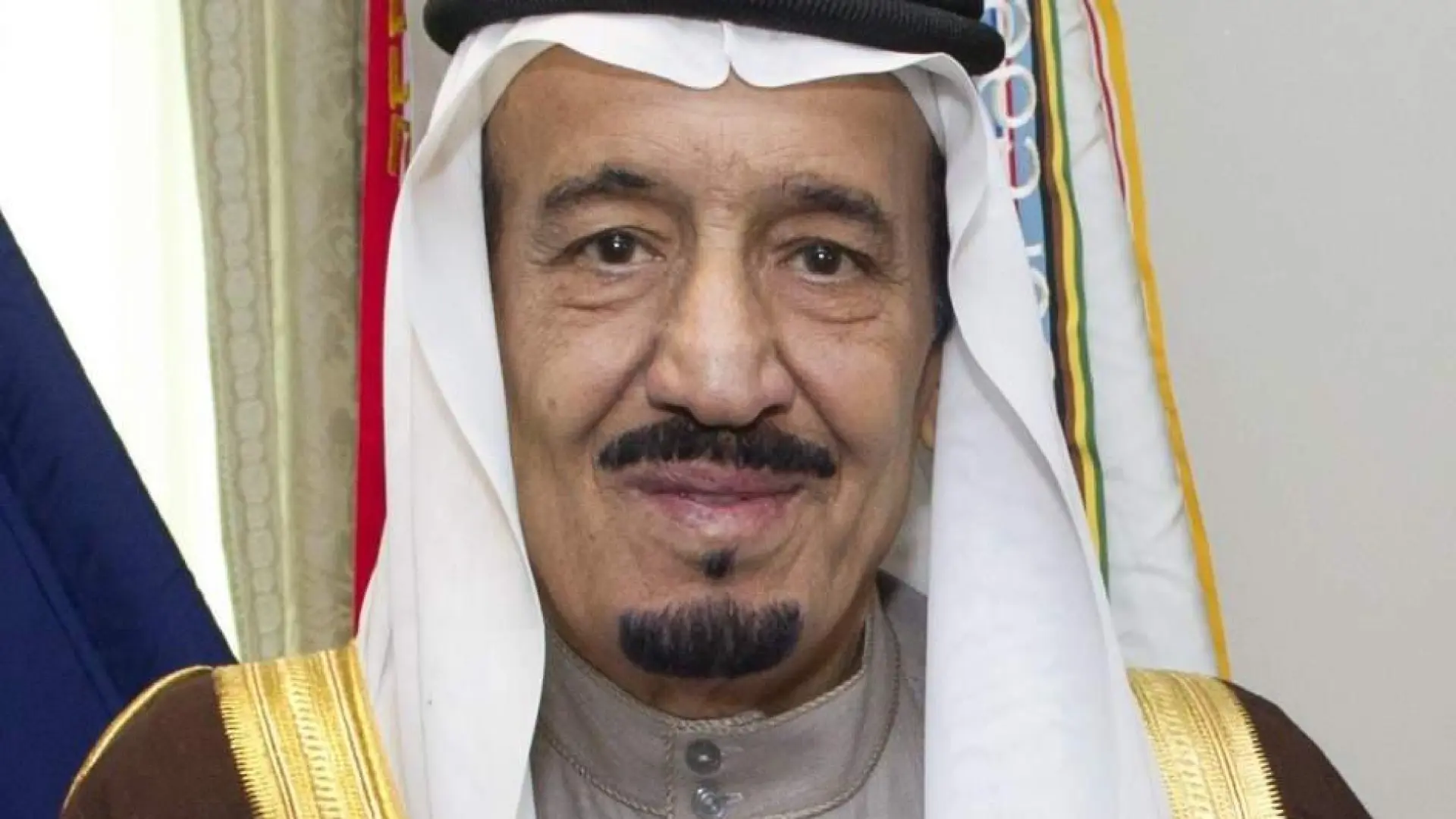 
         El rey saudí, de 88 años, sufre una infección pulmonar y tiene que tomar antibióticos 
    