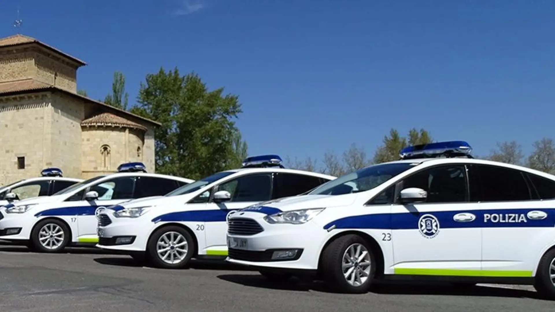 Buscan a un hombre que atracó a punta de pistola un banco en Bilbao: robó 60.000 euros y pagó a un conductor que le ayudó