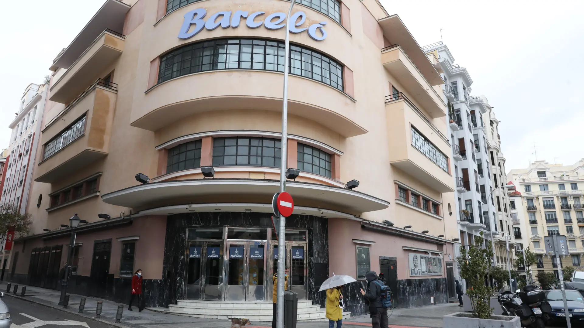 El edificio del Teatro Barceló sale a la venta con dudas sobre su reapertura como discoteca tras su precinto por exceso de aforo