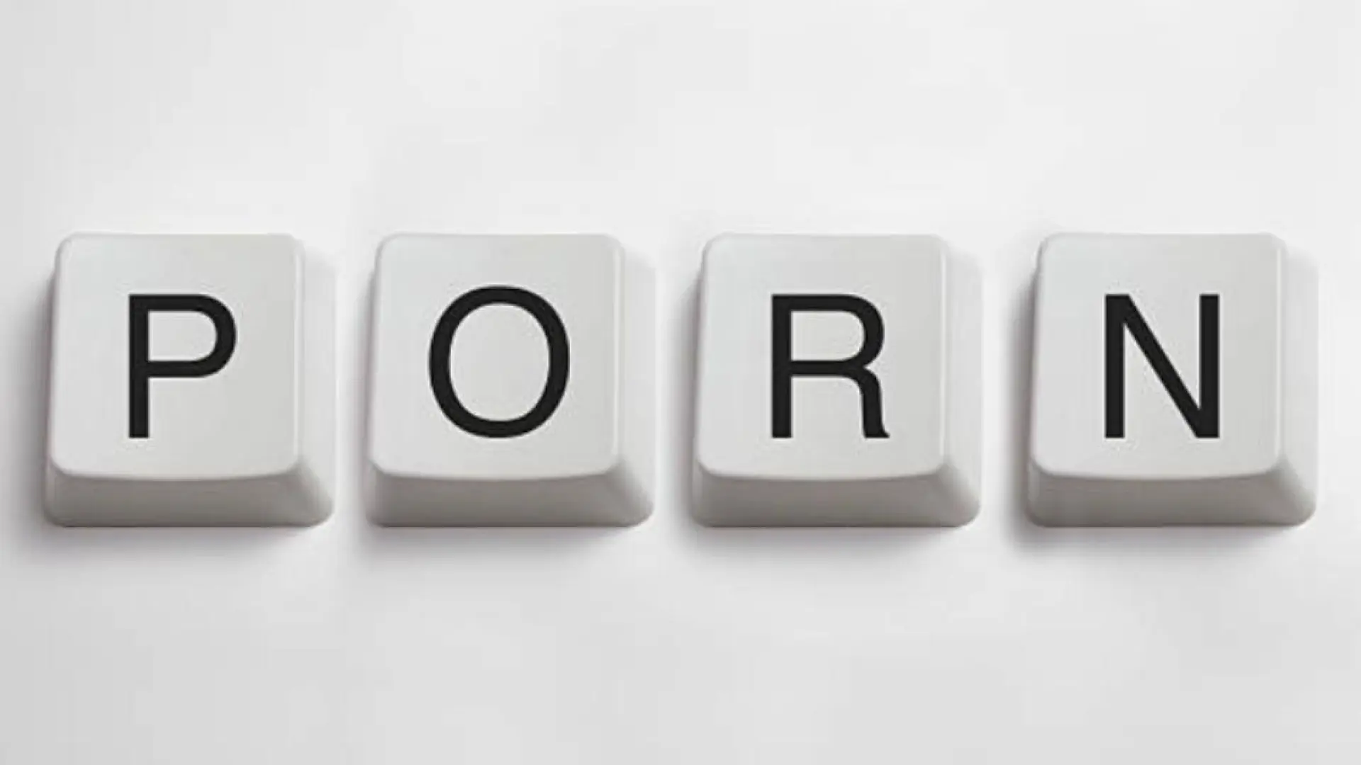 El último plan para proteger a menores de la pornografía: bloquear por defecto imágenes sexuales en iOS y Android