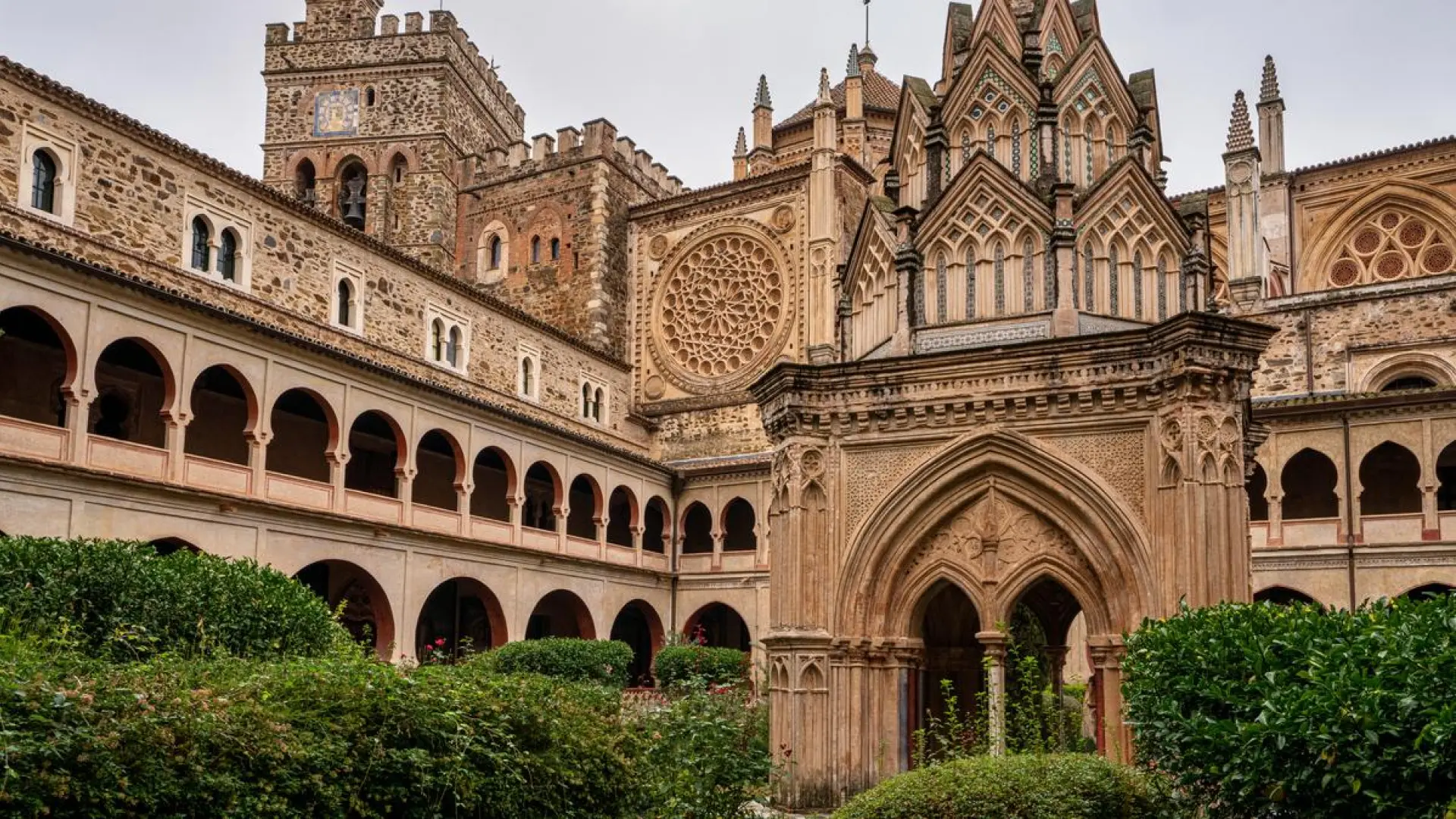 Monasterios que merece la pena visitar (con peligro de querer quedarse) thumbnail