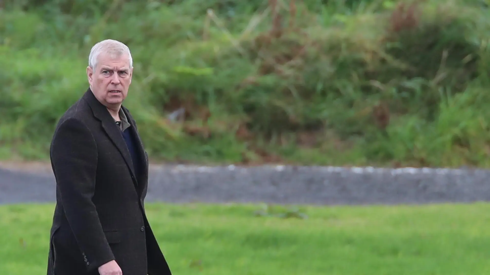 
         La increíble y misteriosa fortuna del príncipe Andrés con una pensión mínima y múltiples deudas 
    