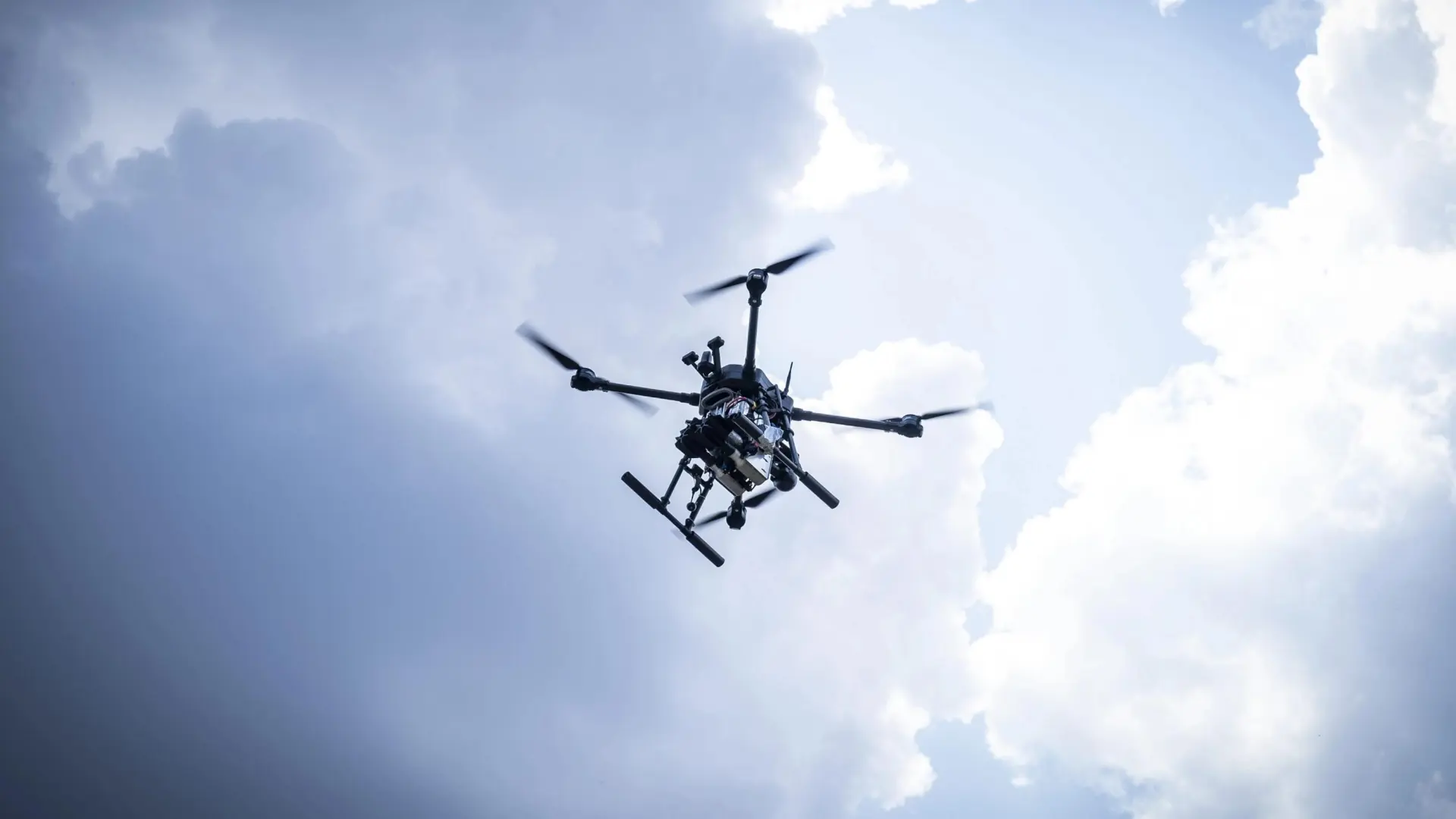 Dos drones violan el espacio aéreo de Letonia y uno de ellos explota cerca de un pueblo