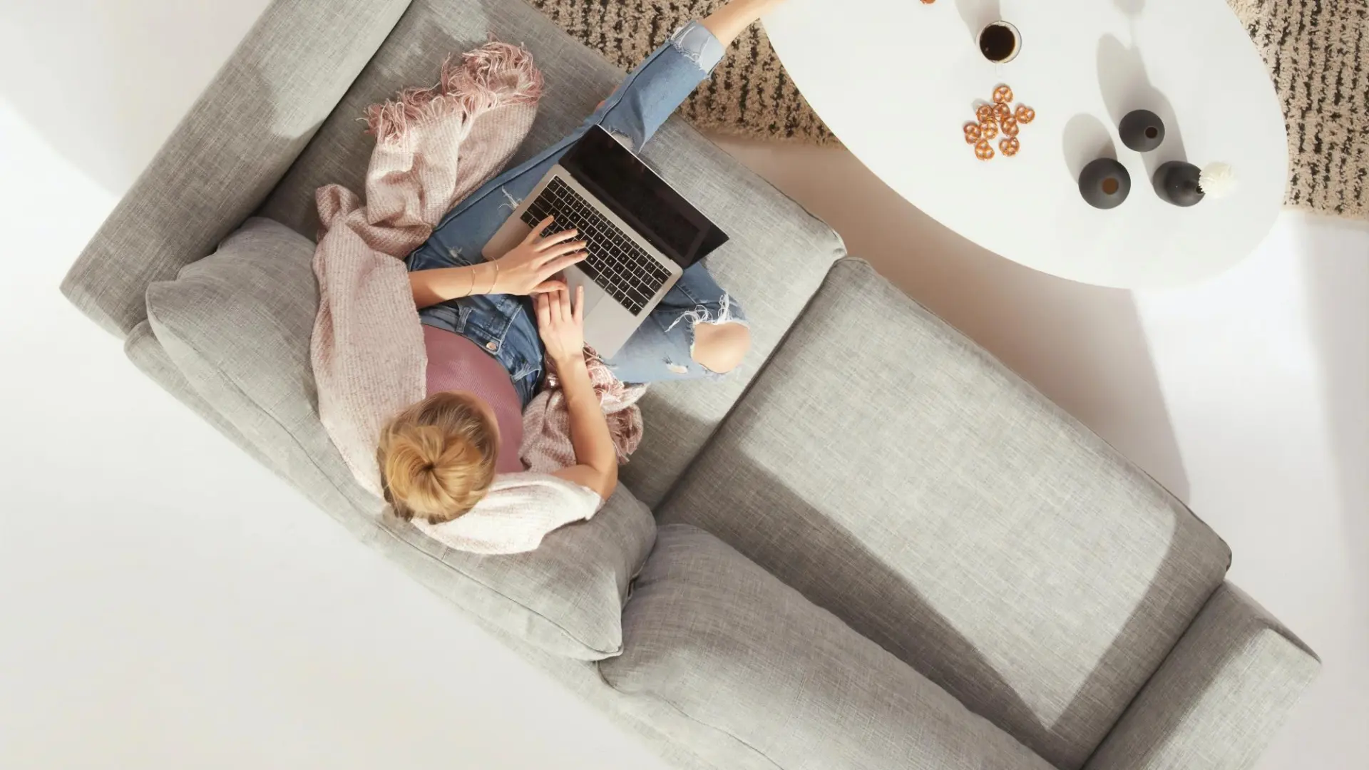 
         Ligero, rápido y barato: el ordenador portátil de Asus de 229 euros que necesitas este curso 
    