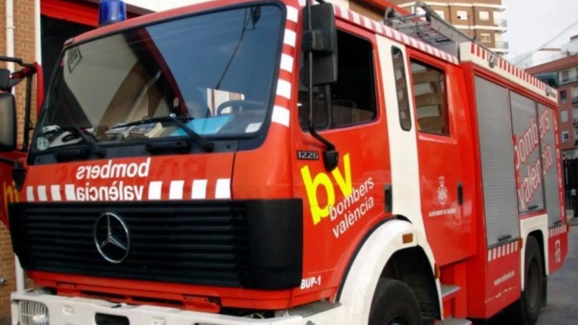 Mueren dos personas en el incendio en un piso en la playa de Jávea