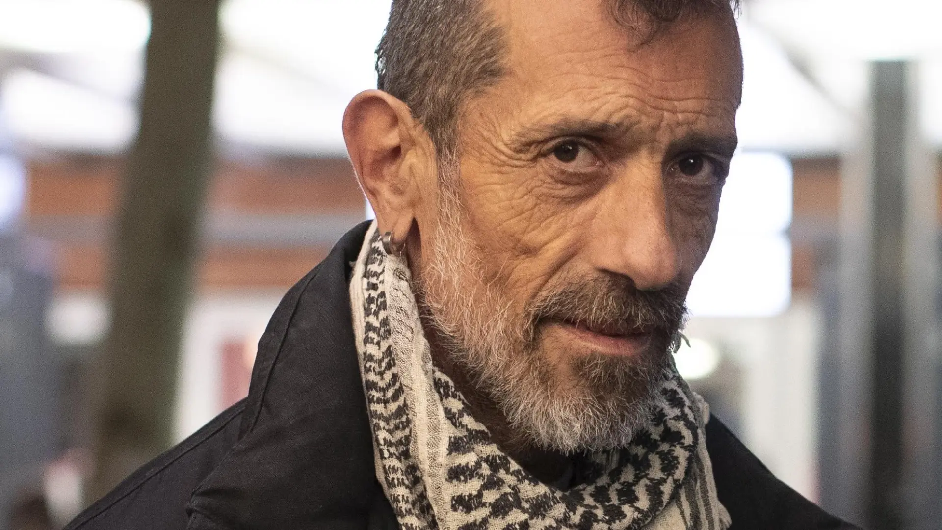 El cantante Manolo Kabezabolo sufre un accidente de tráfico mientras volvía de un concierto: "El coche quedó para el desguace"