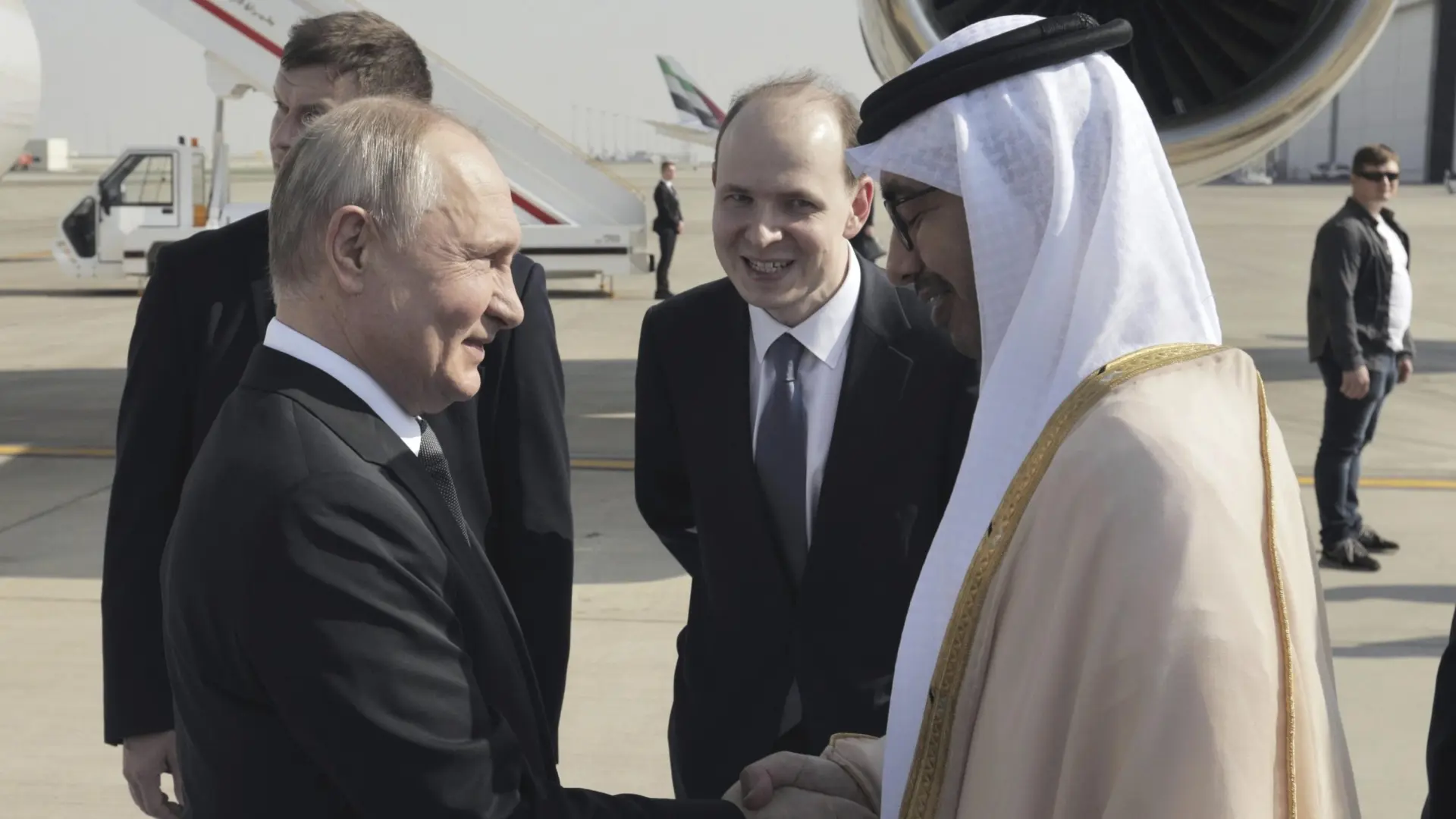 Putin viaja a Emiratos Árabes escoltado por cazas rusos durante todo el trayecto