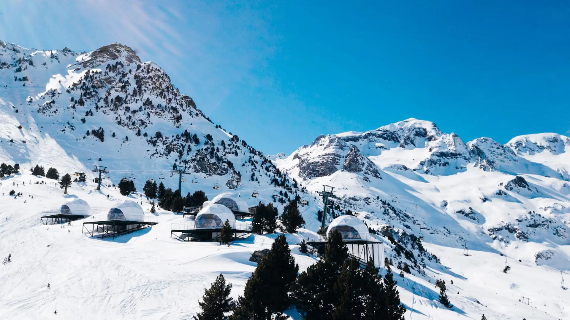 
         La experiencia de tu vida: dormir en un iglú a 1.800 metros de altura 
    