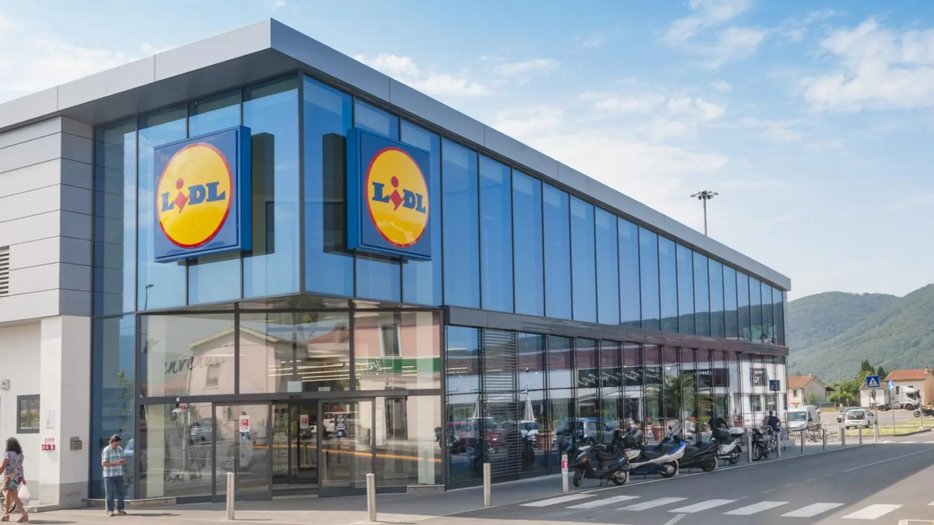 
         Lidl abrirá un pub en Belfast por las estrictas leyes de Irlanda del Norte sobre venta de alcohol 
    