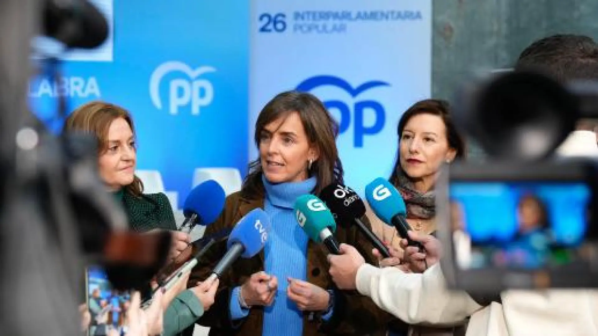 PSOE y PP negocian su alianza en Europa ante la previsible subida de la ultraderecha