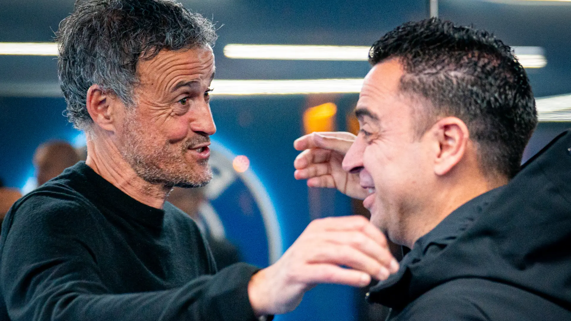 
         Luis Enrique y Xavi firman la paz con un abrazo: "¡Qué agresividad!" 
    