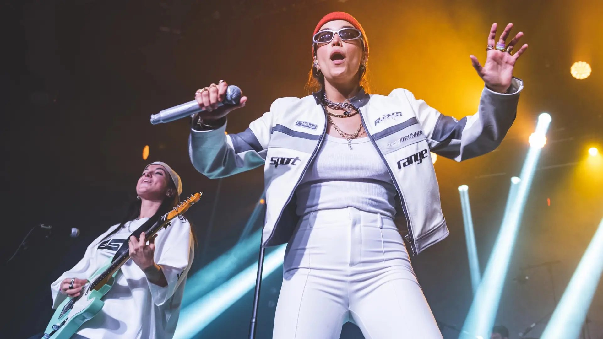 
         Marlena: "No hace falta subirse a unos tacones, mola más que haya un poco de todo" 
    