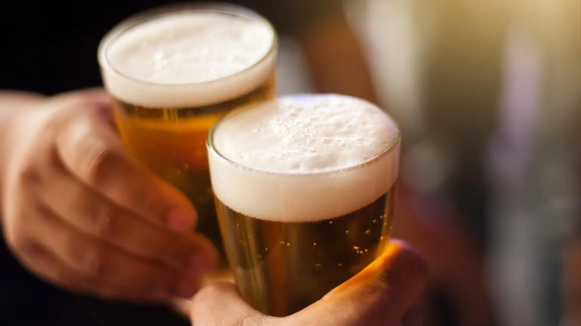 
         El aviso de un hostelero: si ves esto en tu cerveza, no te la bebas 
    