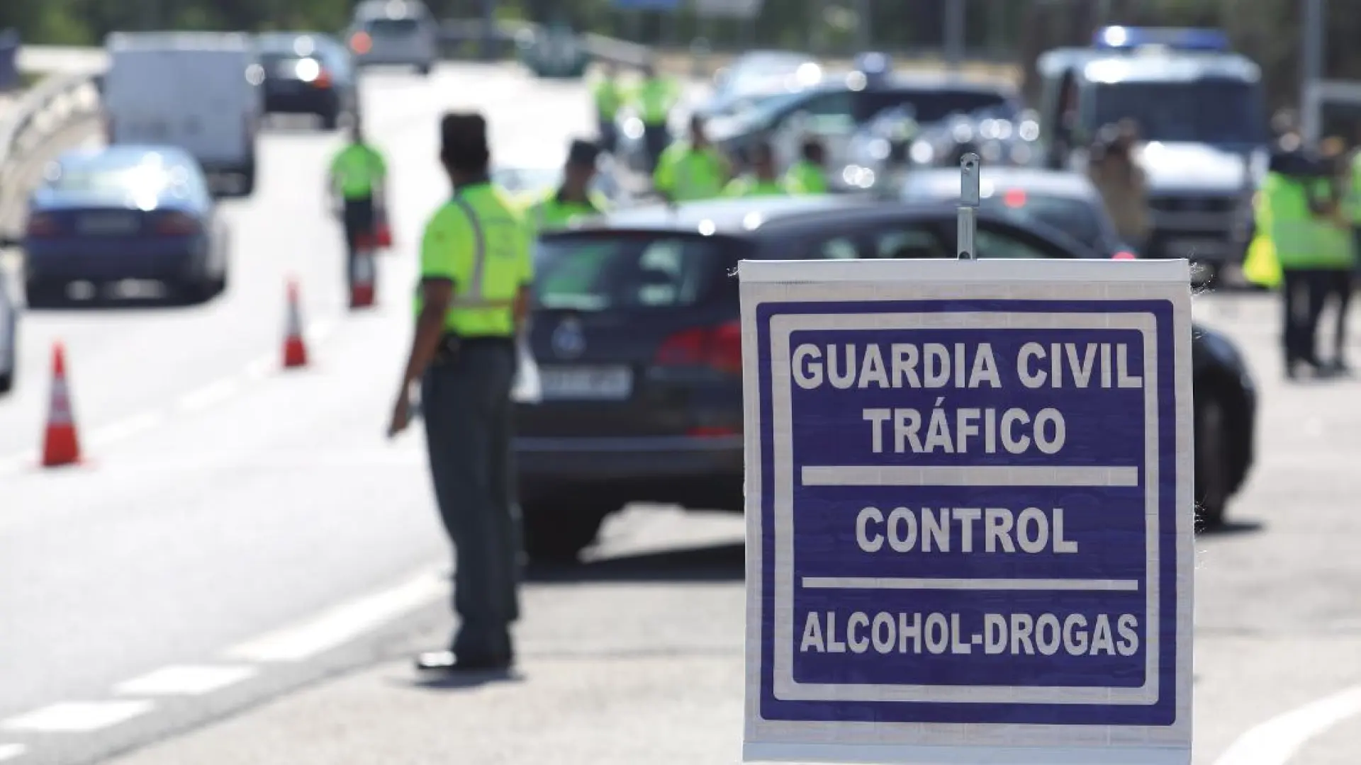 Más de 500 positivos al día en la campaña de alcohol y drogas de diciembre de la DGT