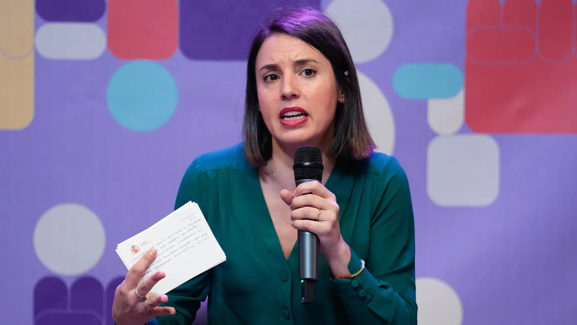 
         Irene Montero reta a Teresa Ribera a renunciar a ser comisaria si la ultraderecha entra en la CE 
    