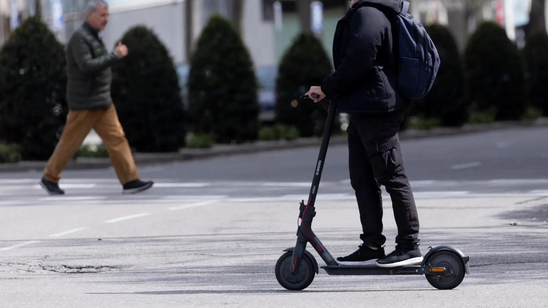 
         Muere el conductor de un patinete tras un accidente con un bus en Barcelona 
    