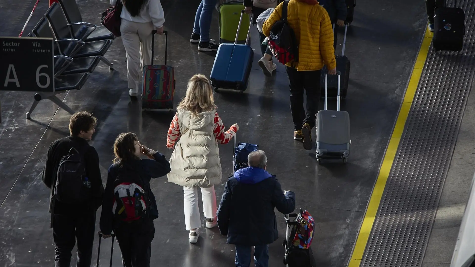 
         El impulso de la economía lleva a máximos el total de trabajadores que están de vacaciones 
    