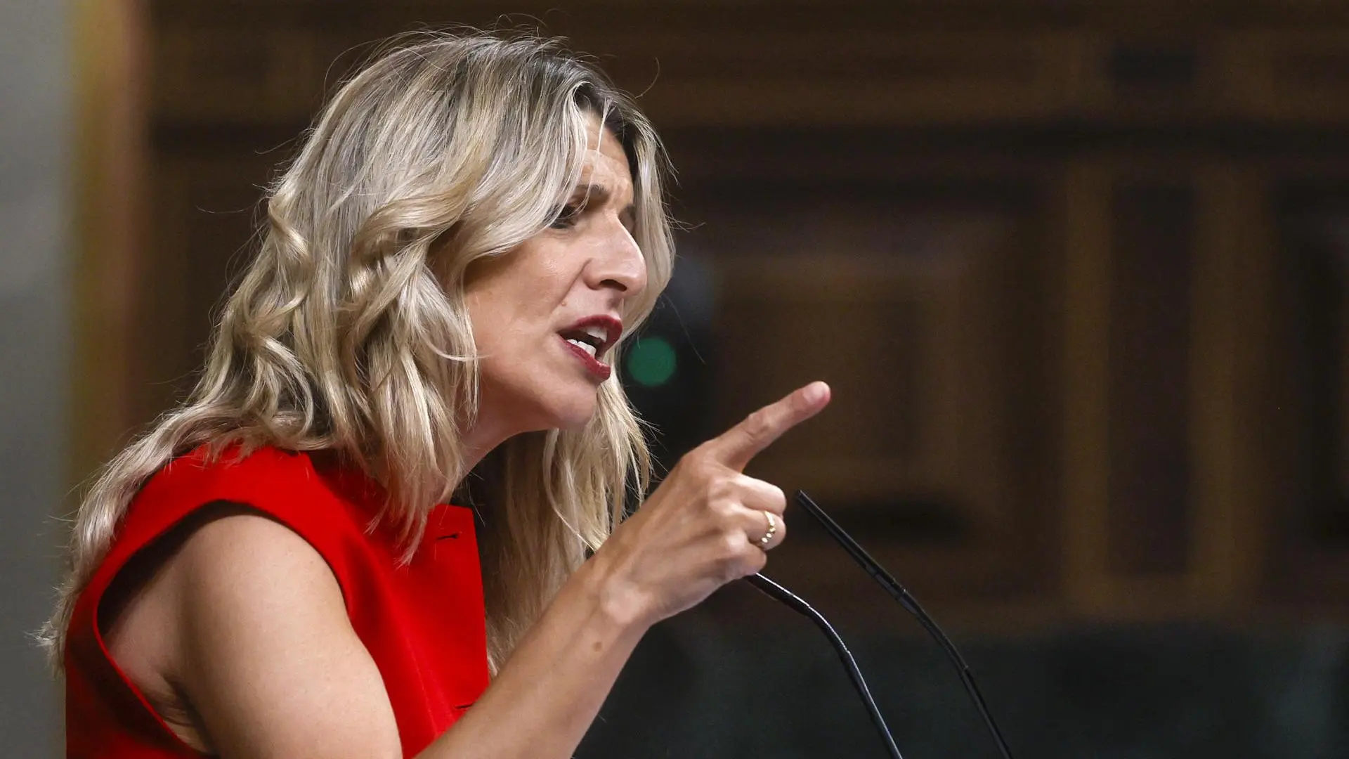 
         Yolanda Díaz dice que va a dedicarse "por completo" al Gobierno tras dimitir como líder de Sumar 
    