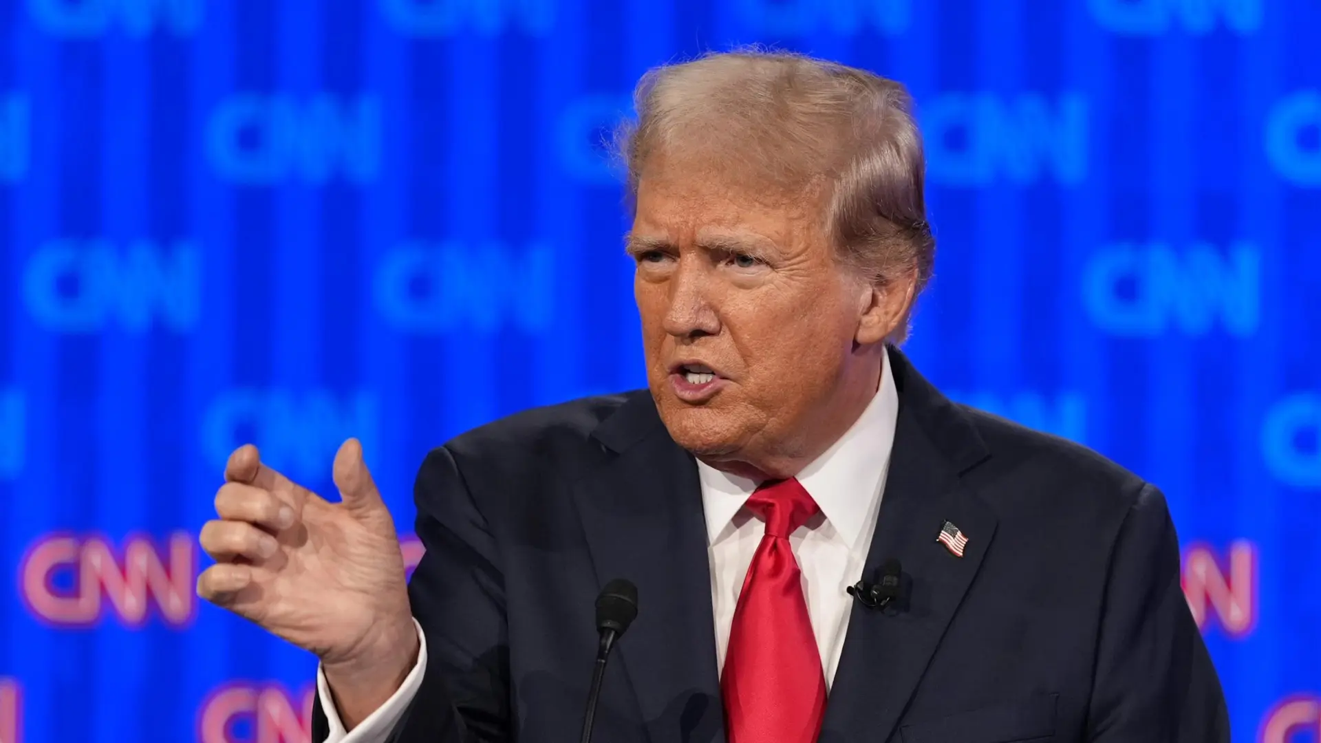 
         Los republicanos aprueban un programa electoral que incluye la mayor deportación de migrantes de la historia 
    