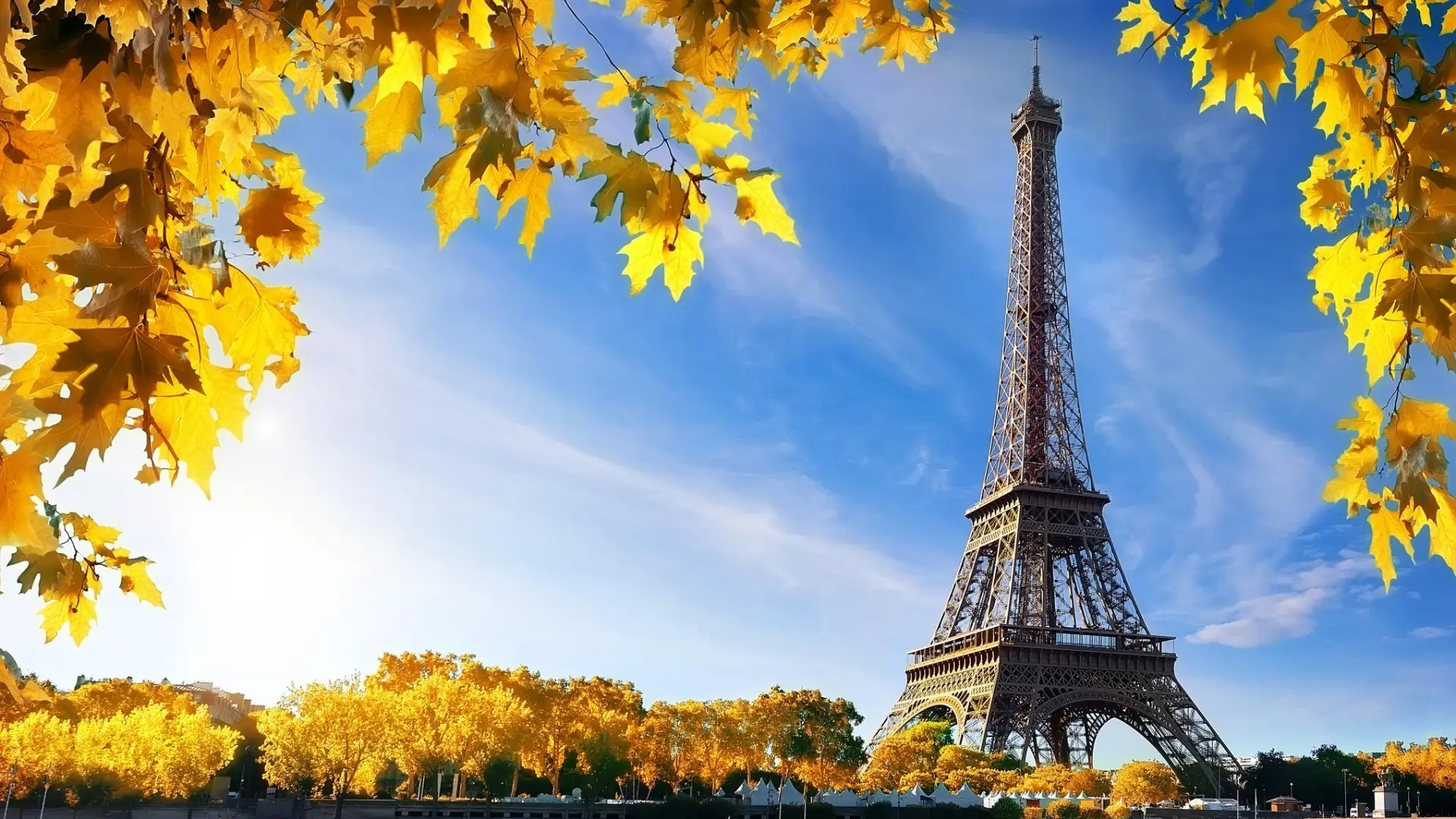 
         La vertiginosa experiencia que puedes tener al subir a la Torre Eiffel en París: un puente a 60 metros del suelo 
    