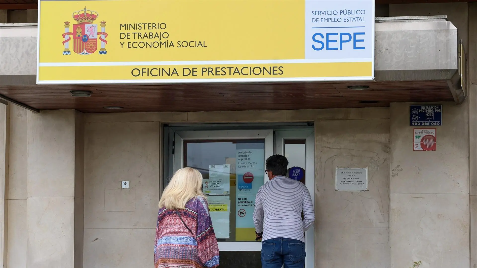 
         España pierde más de 100.000 empleos en la primera mitad de enero 
    