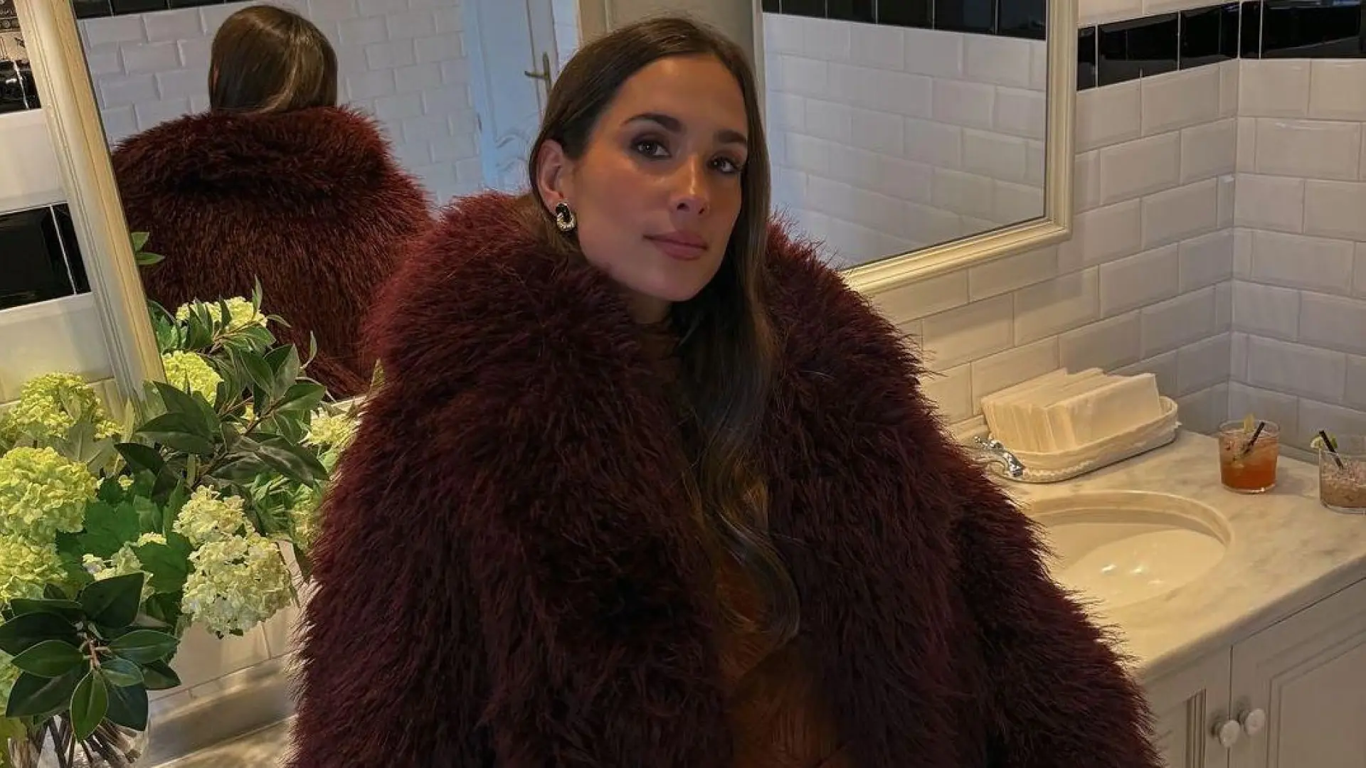 
         Cinco abrigos de pelo como los que tienen las 'influencers' españolas y merece la pena comprar en rebajas 
    