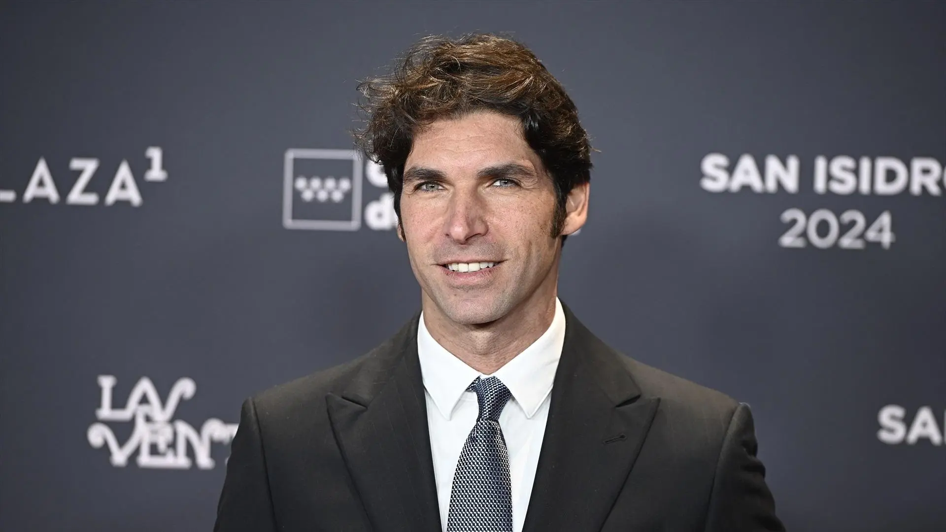 Cayetano Rivera 'junta' por primera vez a sus dos hijos en una foto por el Día del Padre