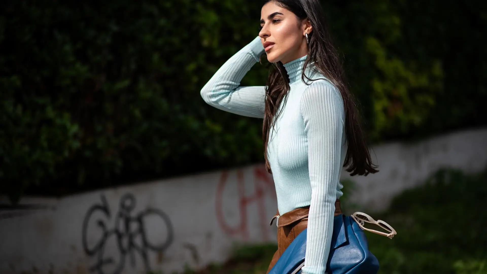 Cuatro colores que se dejarán de llevar en2025 y cuatro queserán máxima tendencia