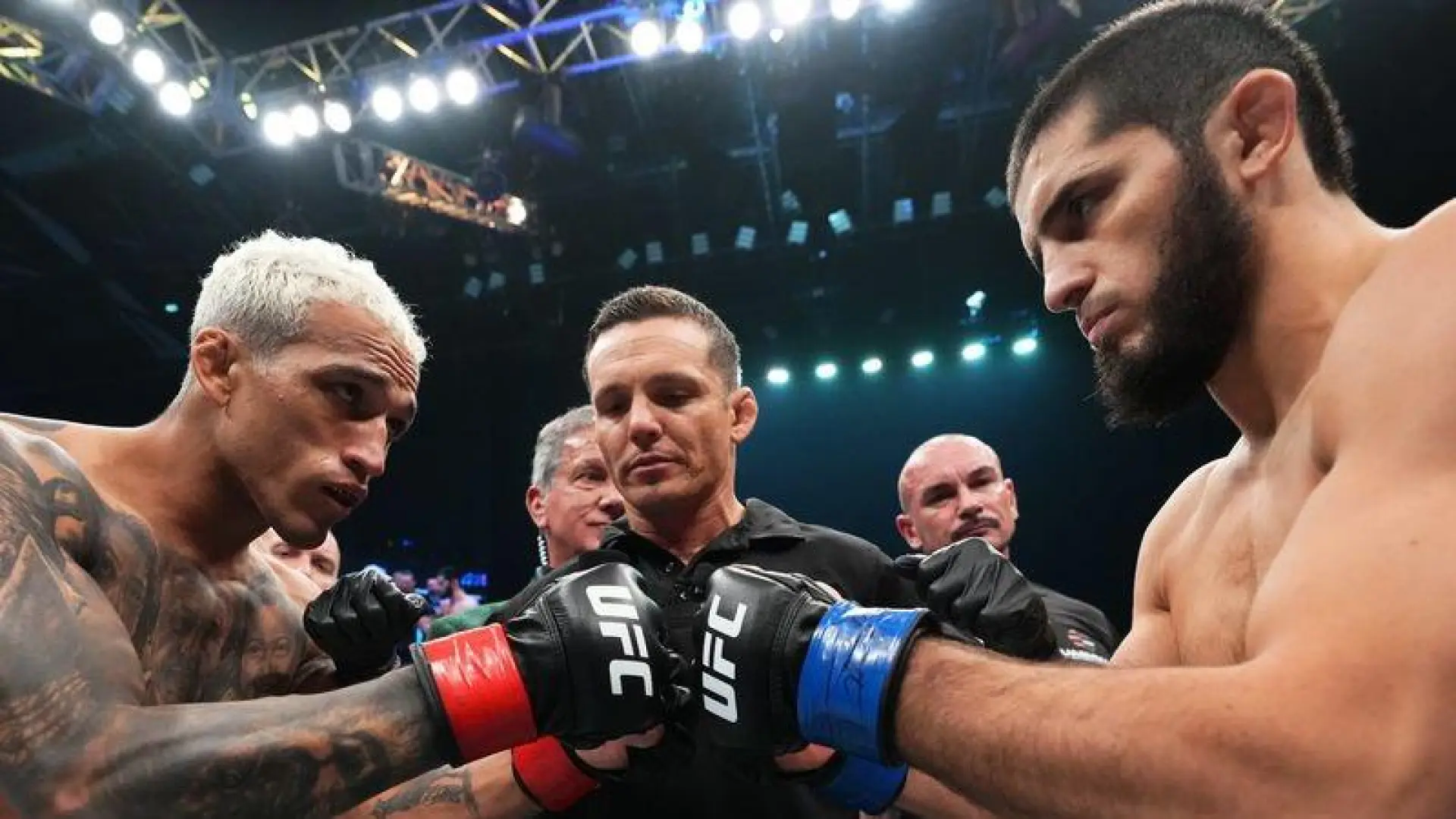 Charles Oliveira da una fecha para el combate entre Ilia Topuria y Makhachev: "Generará mucho dinero y mucha gente querrá verla"