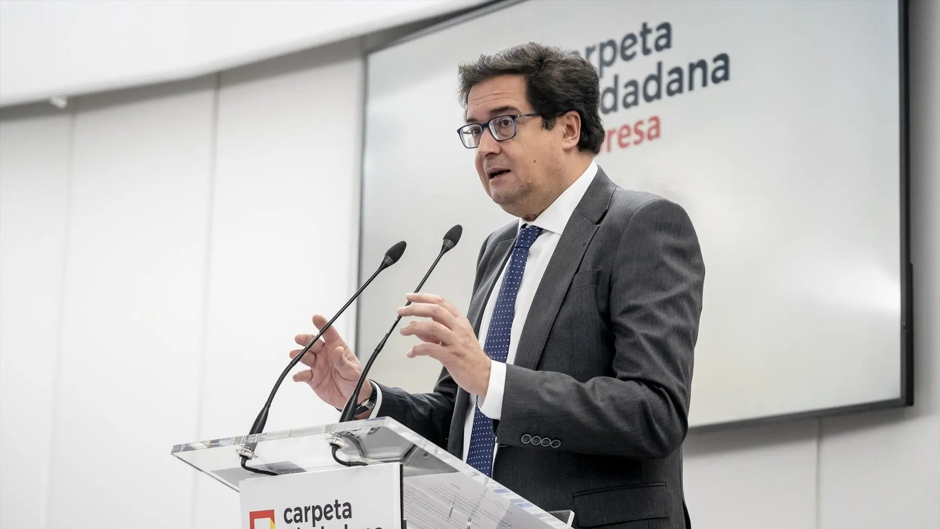 El Gobierno se compromete a revisar la tasa de reposición de los funcionarios y a agilizar las oposiciones y la promoción interna