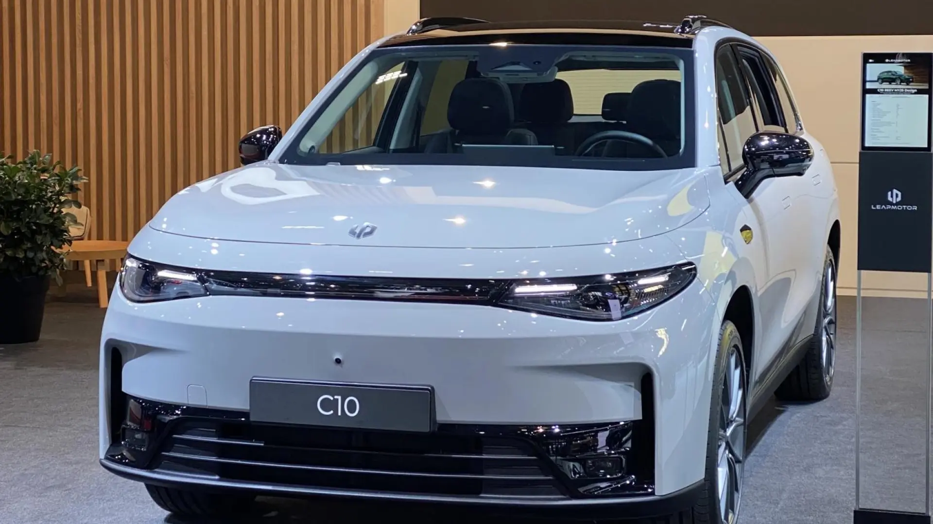 
         ¿Eléctrico de autonomía extendida con 950 km de alcance?: lo último de Leapmotor, presente en el Salón de Bruselas 2025 
    