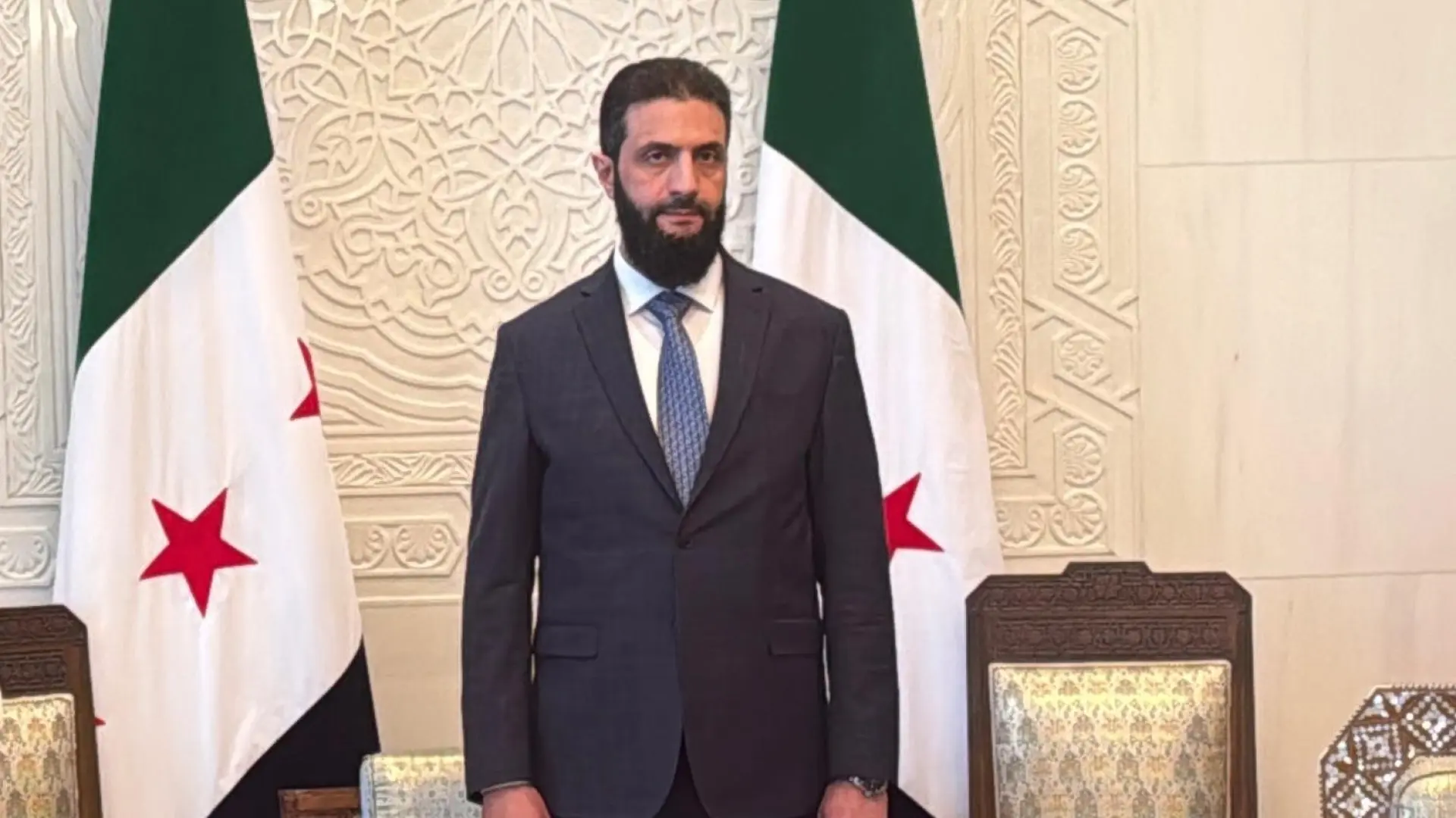 El presidente de Siria presenta la nueva moneda: "Marca el final de una era pasada"