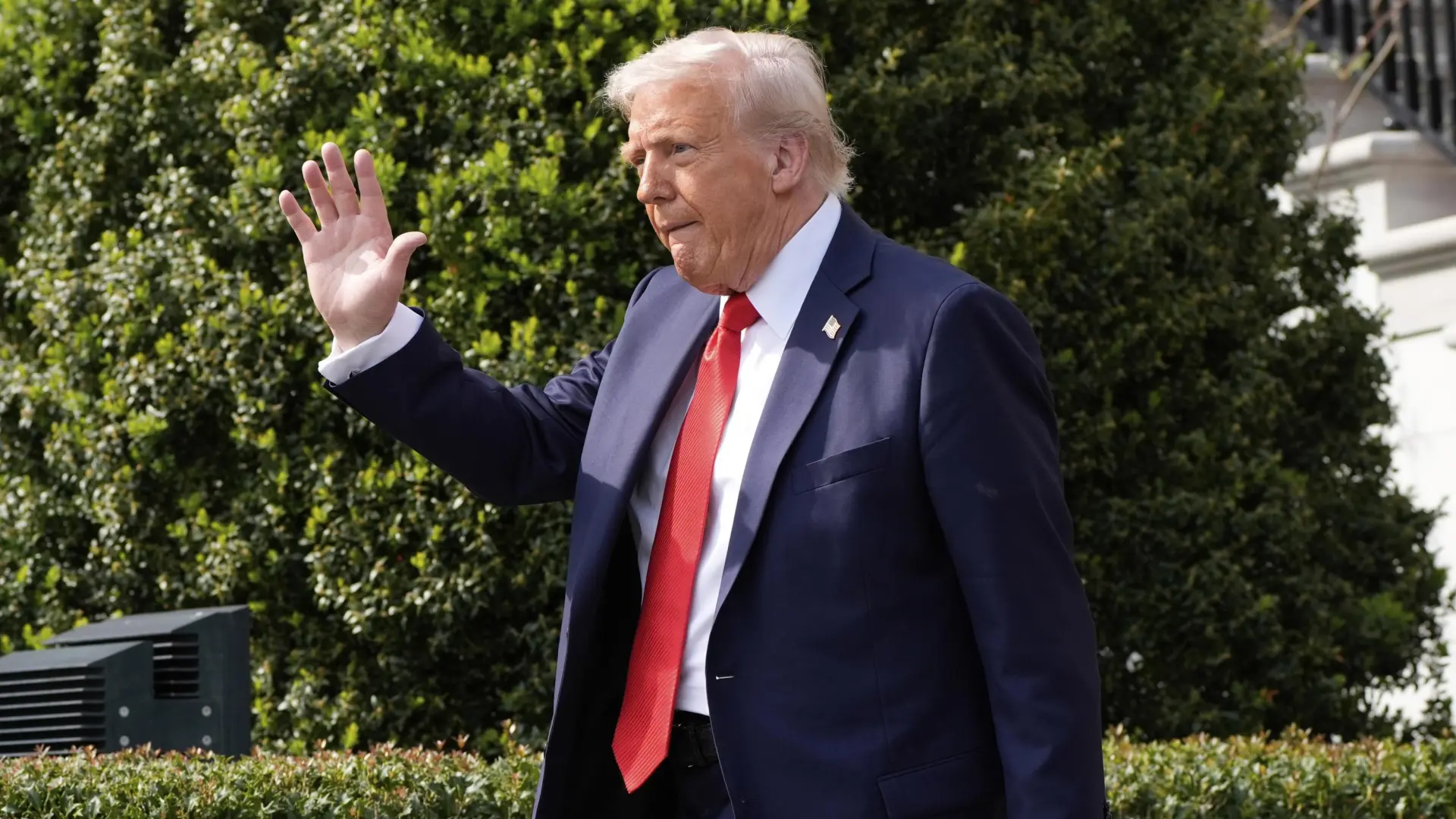 Trump tilda a los jueces de "debiluchos" en su 'felicitación' de Pascua en pleno conflicto sobre migración
