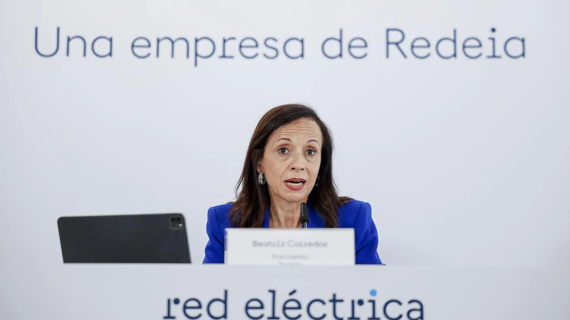 
         Corredor defiende a REE por el apagón, también frente a Aagesen: "No habría sido diferente de haber acoplado un grupo más" 
    