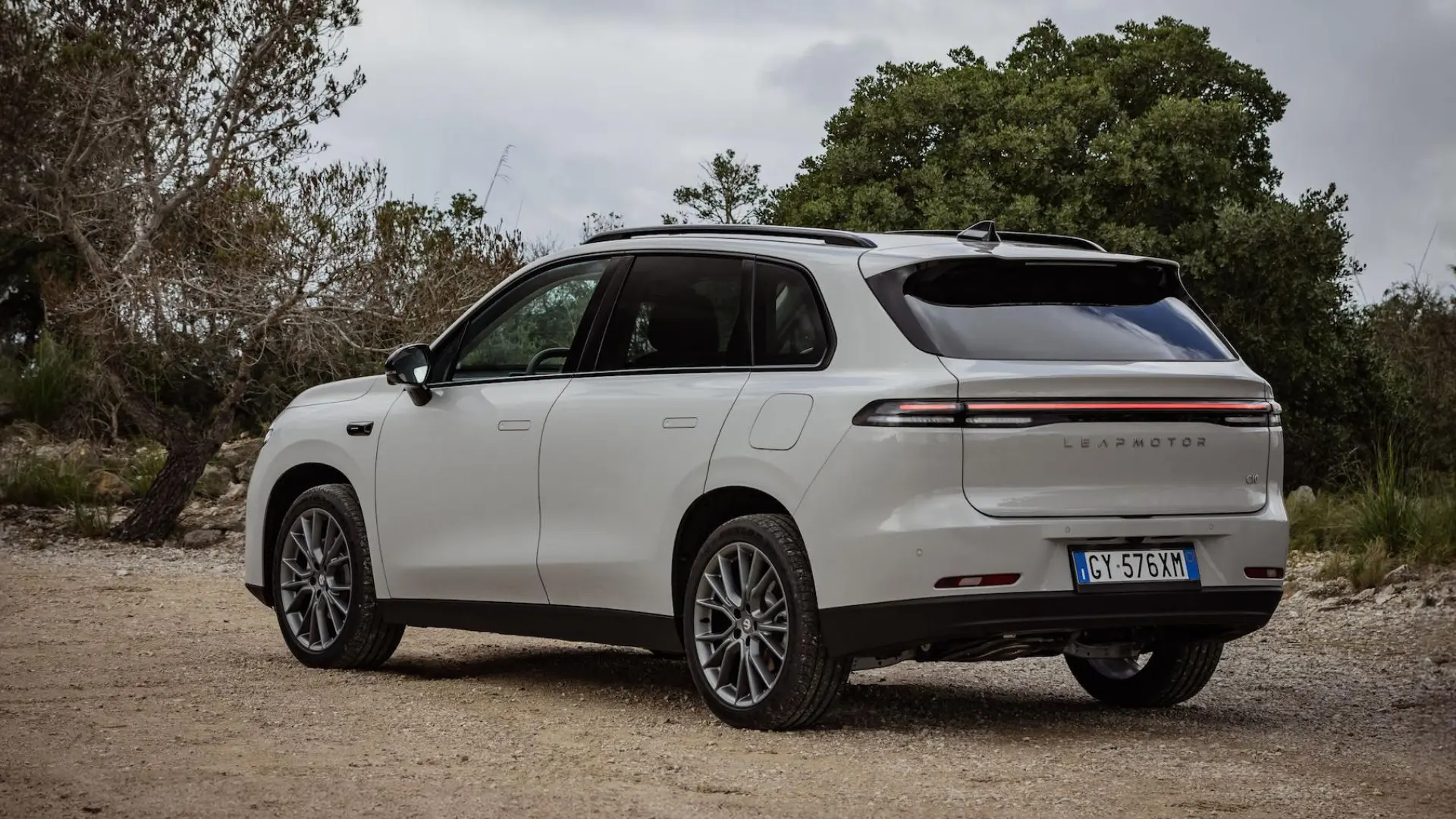 
         Viajamos de Madrid a Oporto con el Leapmotor C10 REEV: el SUV que consume como un mechero… o menos 
    