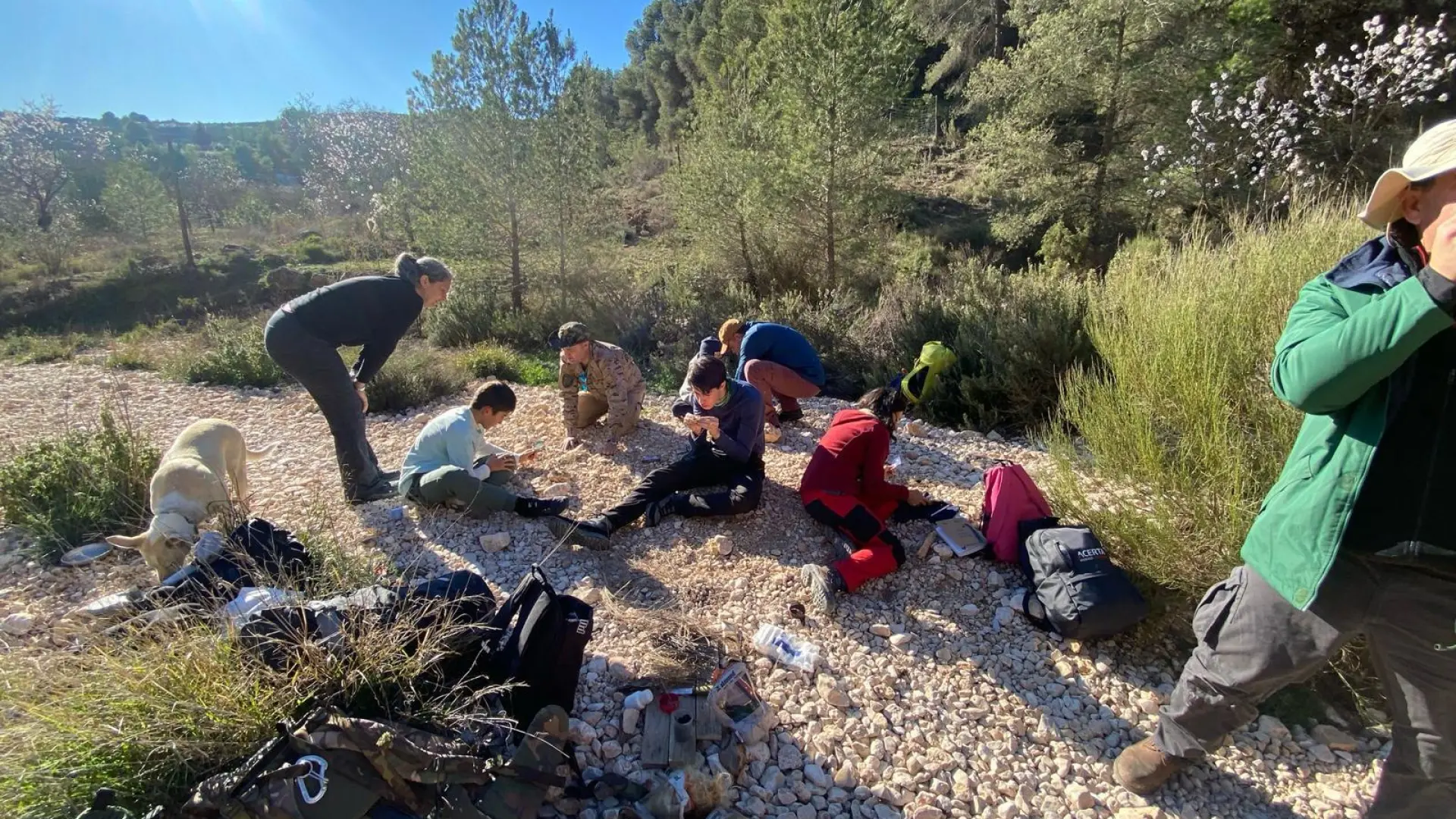 
         El 'boom' de las escuelas de supervivencia: "Un apagón te deja sin luz, sin agua y puede acabar en violencia" 
    