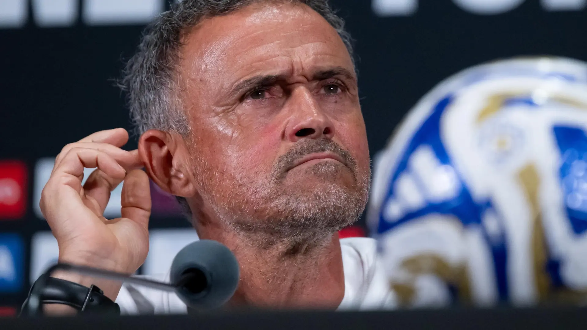 El pueblo donde Luis Enrique vive al lado de Barcelona: casa con piscina, pista de pádel y vistas a la playa