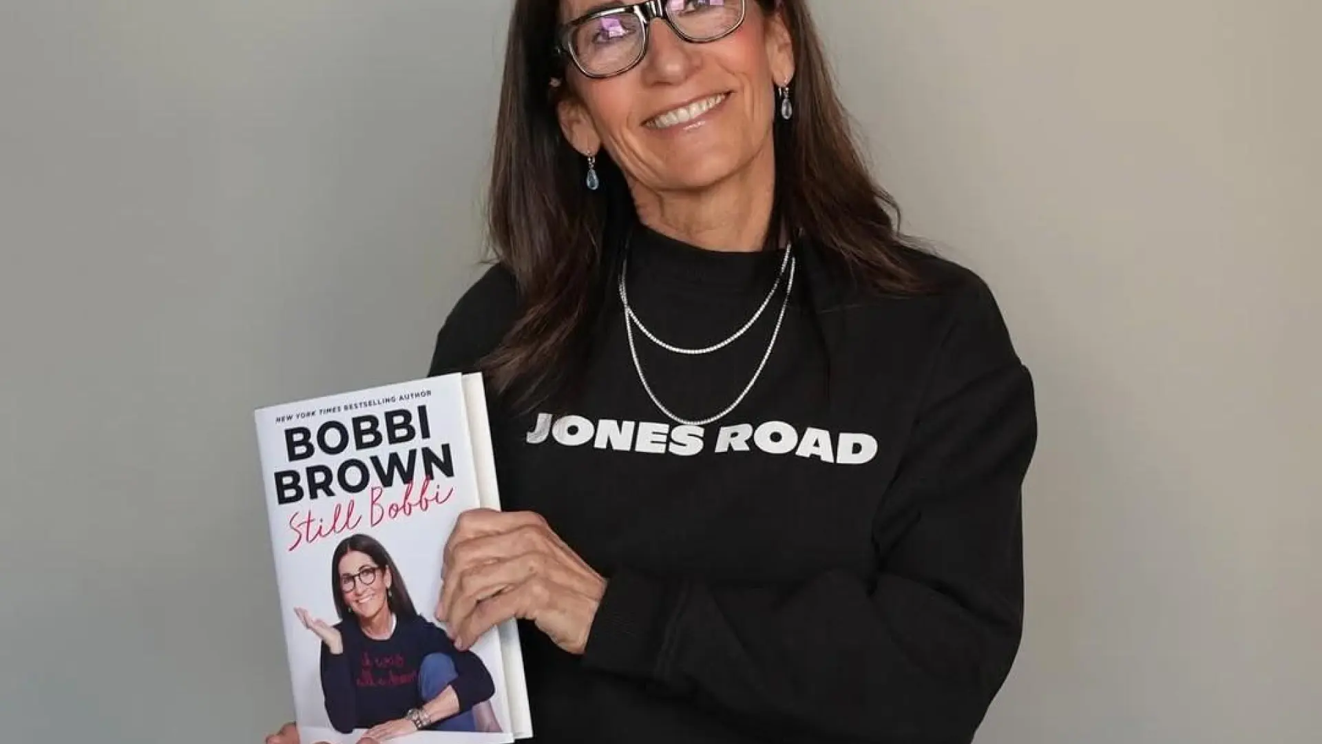 La maquilladora Bobbi Brown avisa del error de maquillaje más común en mujeres mayores de 50: "No me gustan"