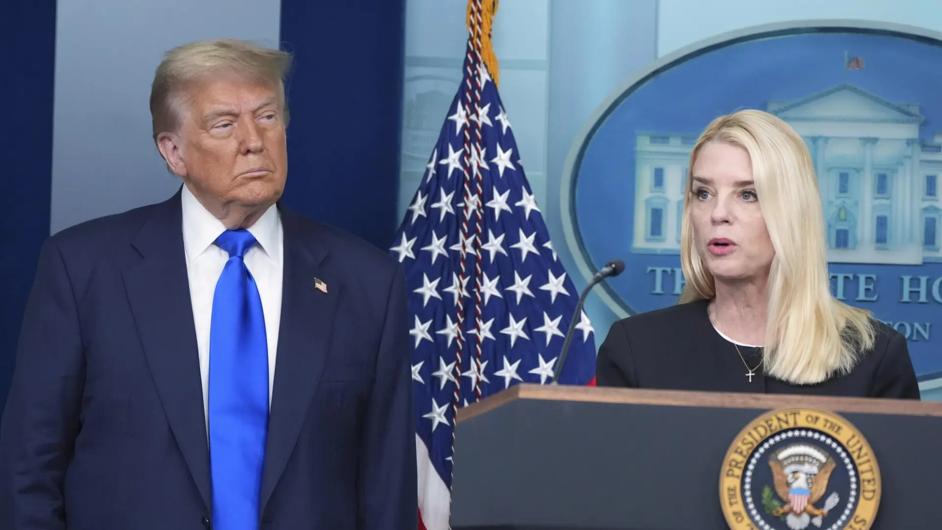 
         Trump destituye a Pam Bondi, fiscal general de Estados Unidos 
    