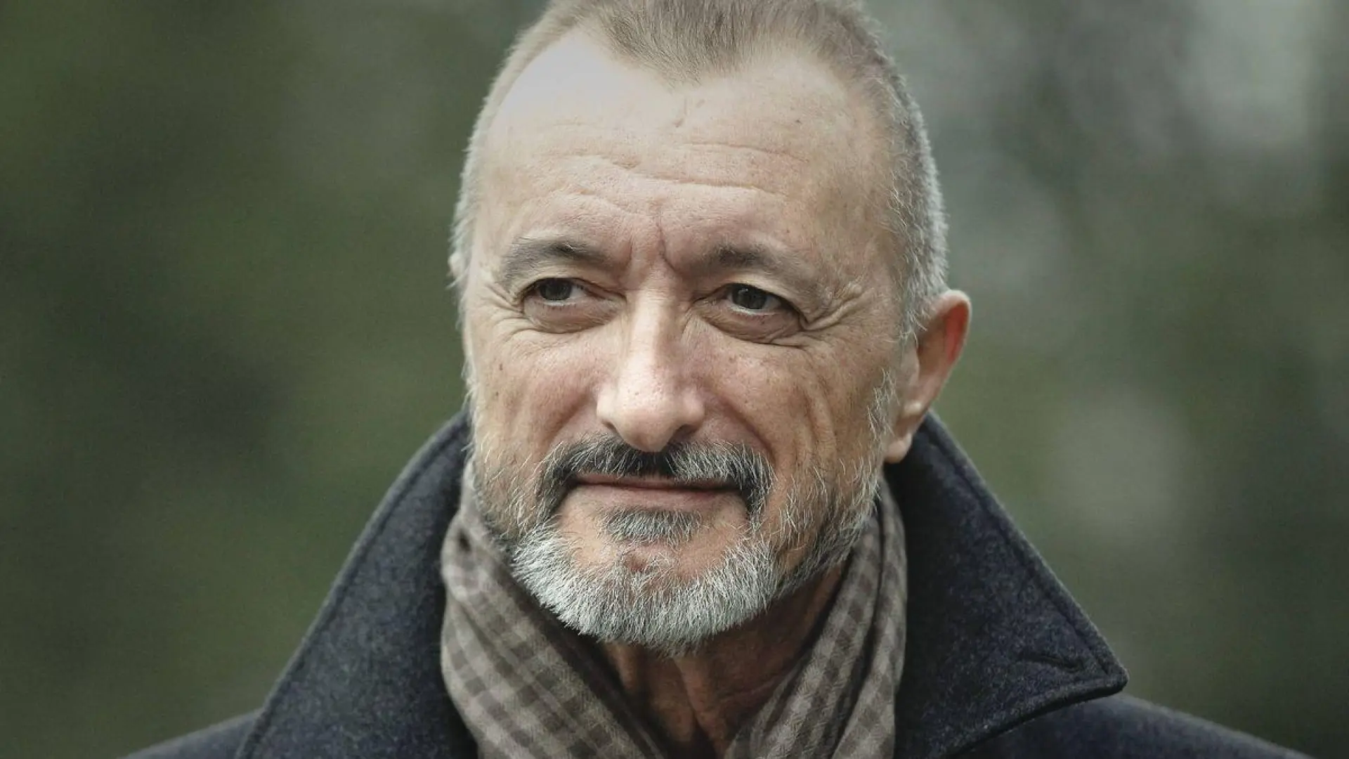 Arturo Pérez- Reverte: "El rey es el único en España, con la Guardia Civil y Leo Harlem, que tiene cierta seriedad"