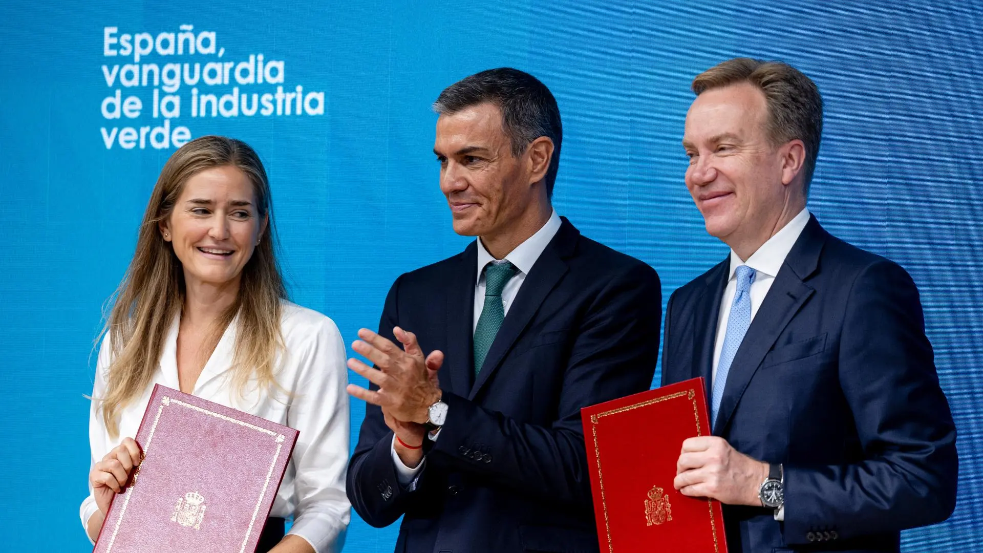 El presidente del Foro Económico Mundial deja el cargo por su relación con Epstein