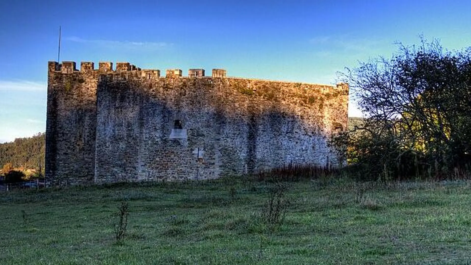 El desconocido castillo medieval de Galicia escondido entre valles y montañas