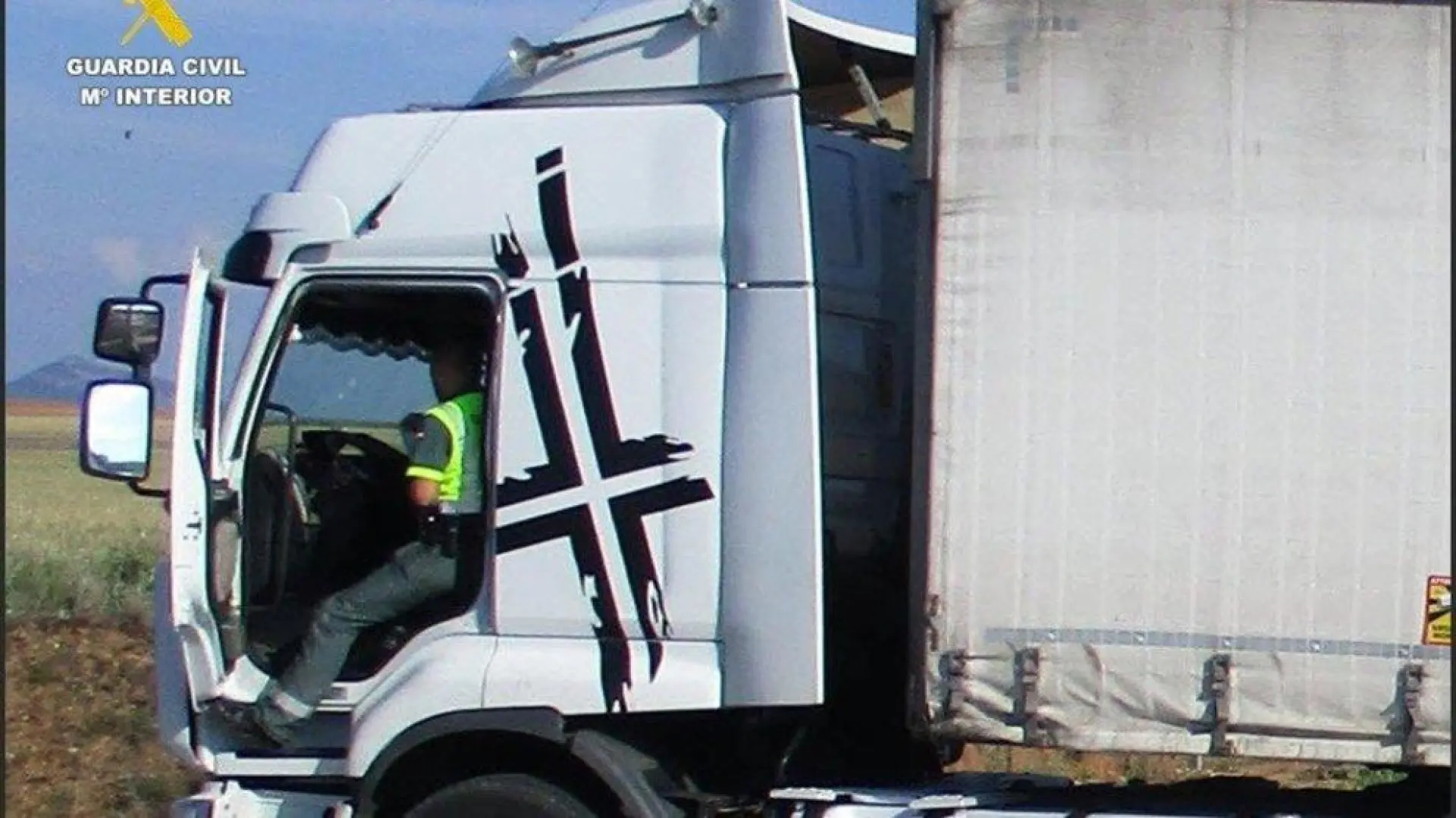 La pena de prisión que les caerá a dos camioneros tras ser sorprendidos intercambiándose en marcha el volante