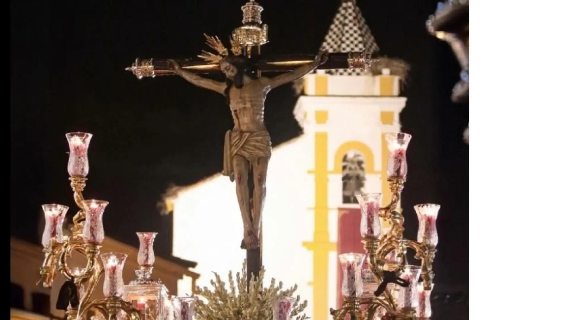 Al menos tres heridos, uno de ellos grave, tras explotar un cohete durante una procesión en Almadén de la Plata